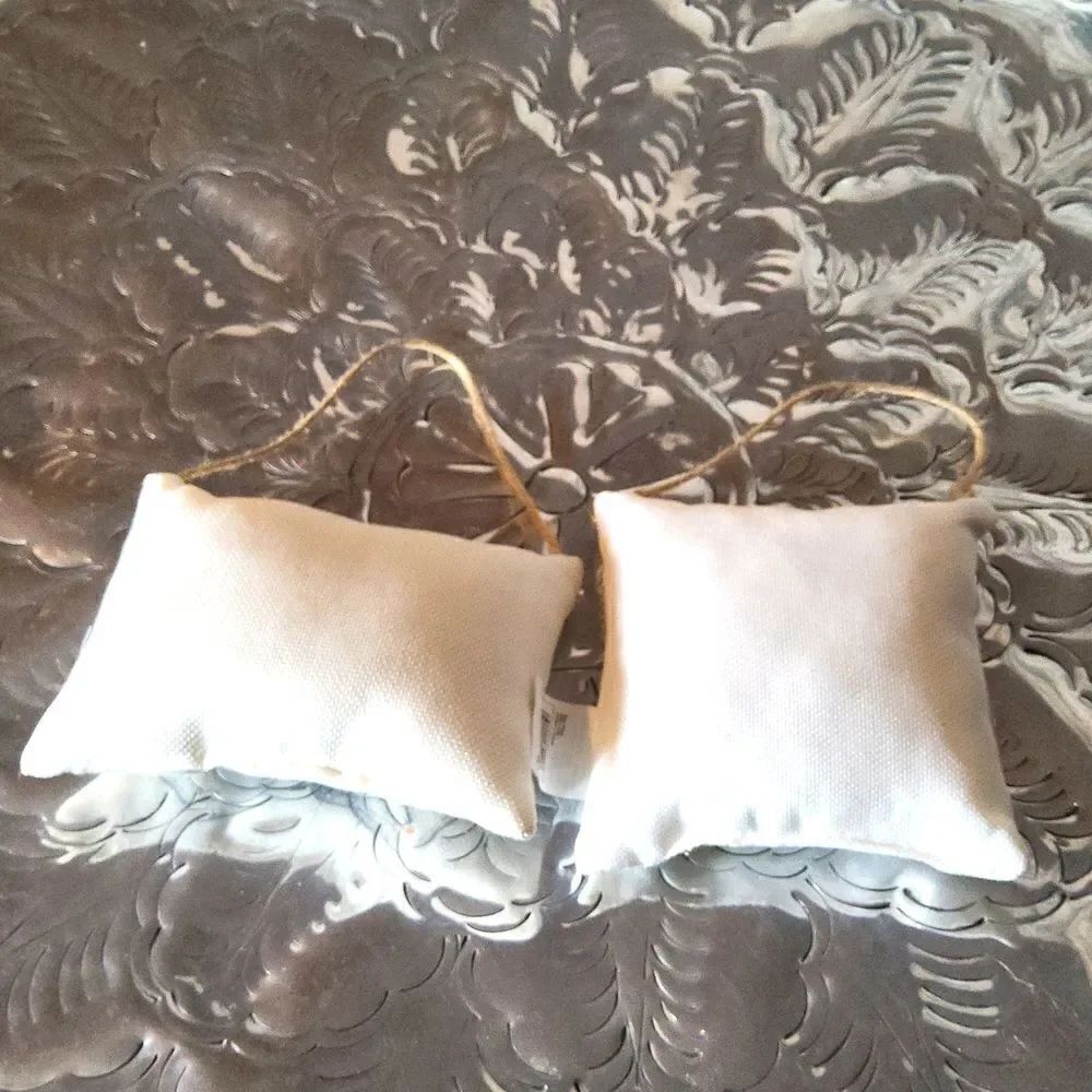 Two accent pillows NWT - Picture 2 of 6